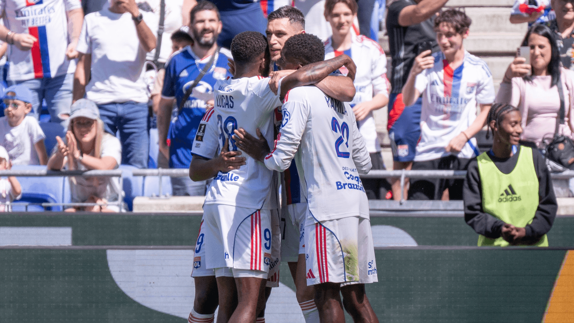 Lyon vence o Auxerre em casa na Ligue 1