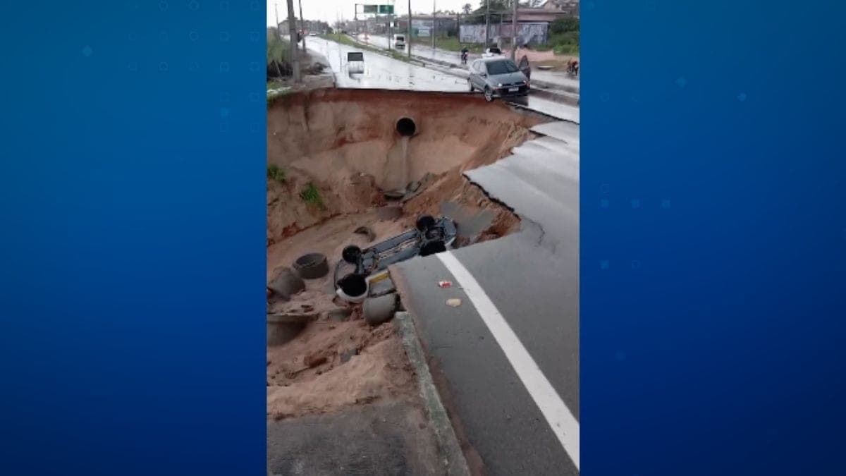 Cratera se abre na rodovia CE-025