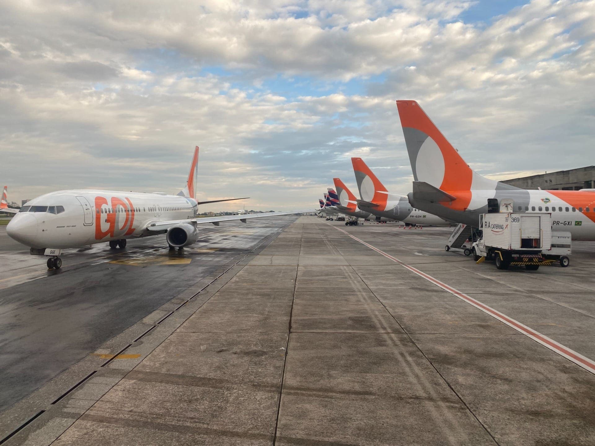 Aviões da Gol e da Latam no Aeroporto de Congonhas, em São Paulo