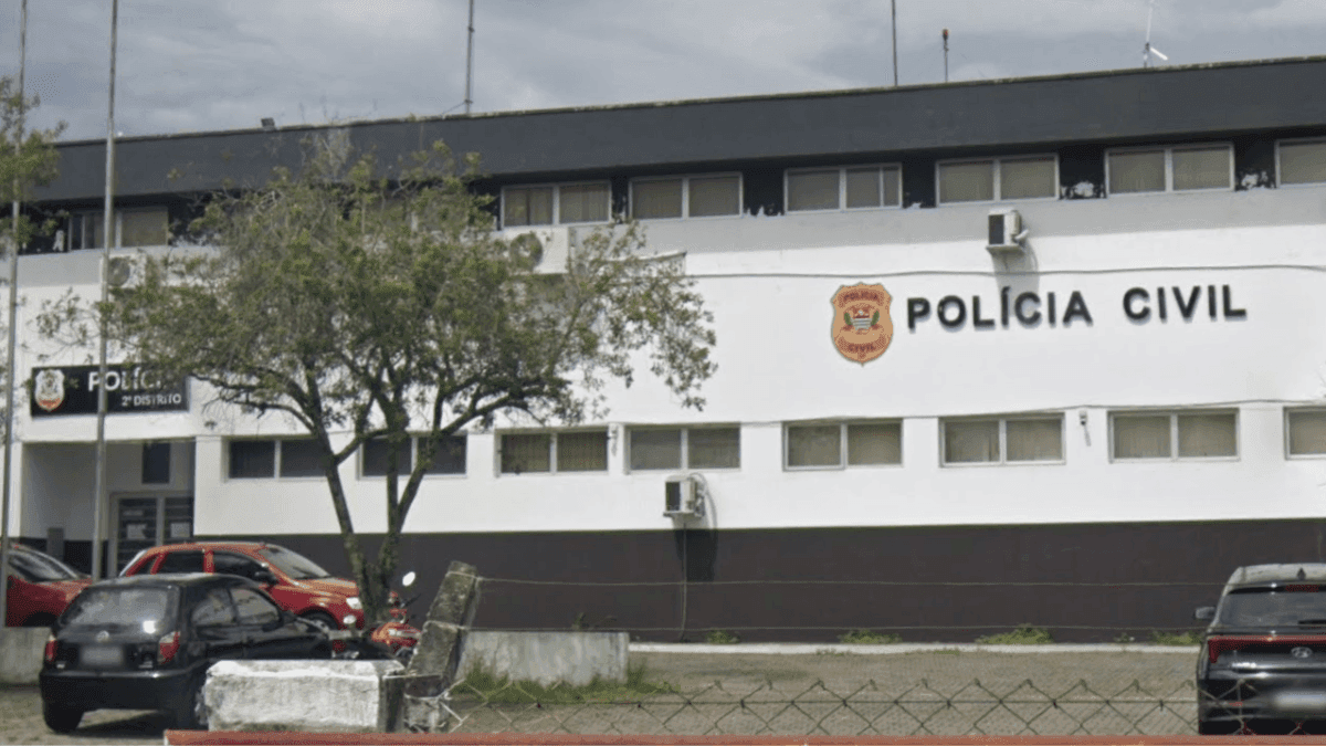 Bebê de 1 mês morre e pais são presos após indício de violência em Cruzeiro