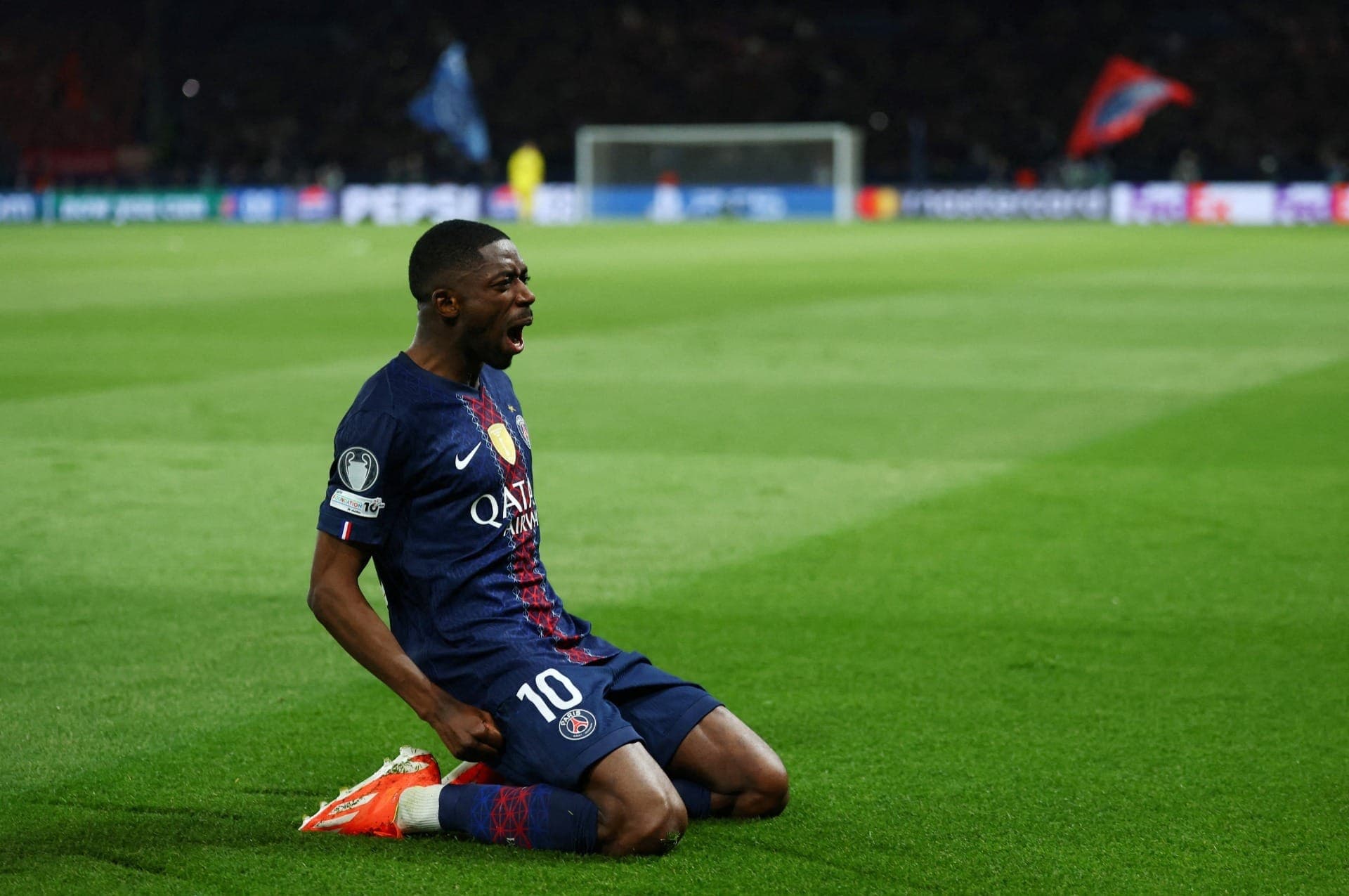 Dembele comemora segundo gol pelo PSG contra Bayern de Munique