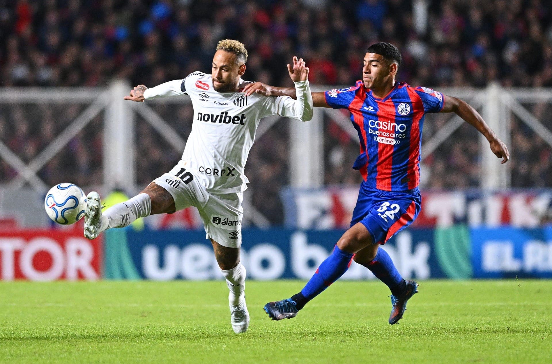 Santos e San Lorenzo em jogo válido pela Copa Sul-Americana
