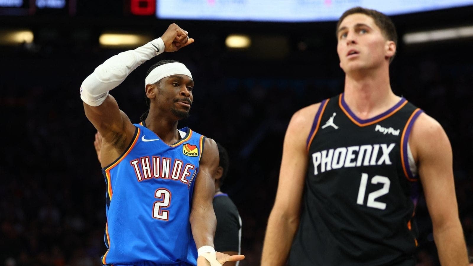 Shai Gilgeous-Alexander celebra ponto conta os Suns
