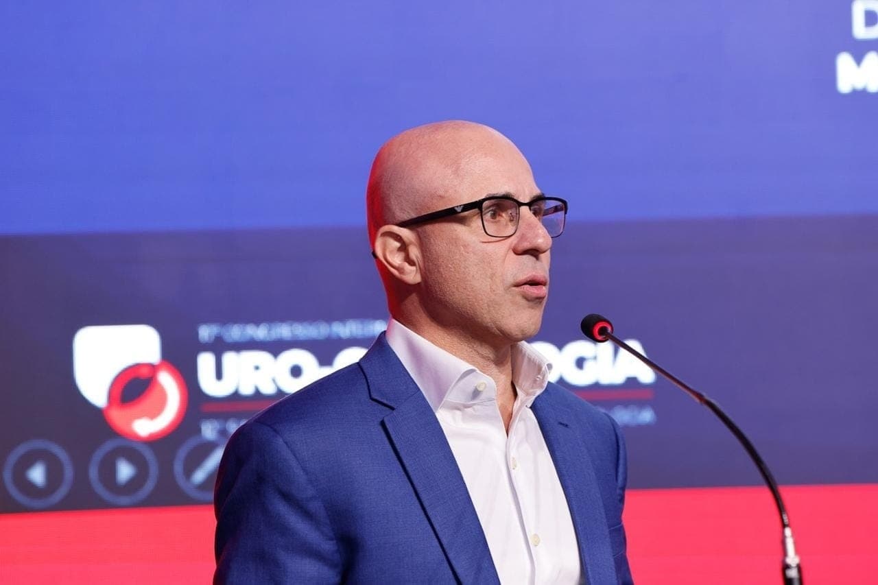 Fernando Maluf destaca avanços no tratamento do câncer durante congresso