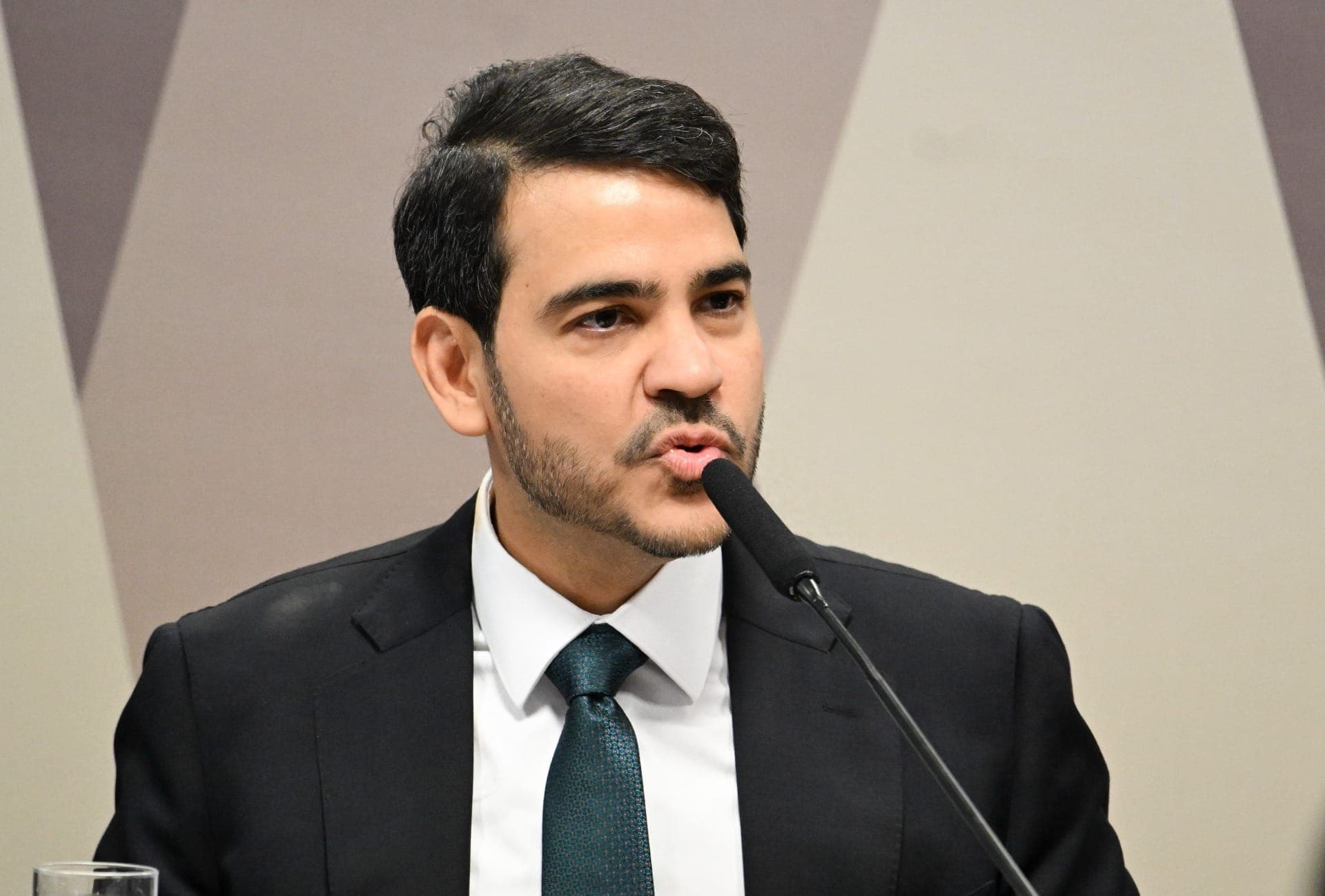 Jorge Messias se apresenta à CJJ do Senado nesta quarta-feira (29)