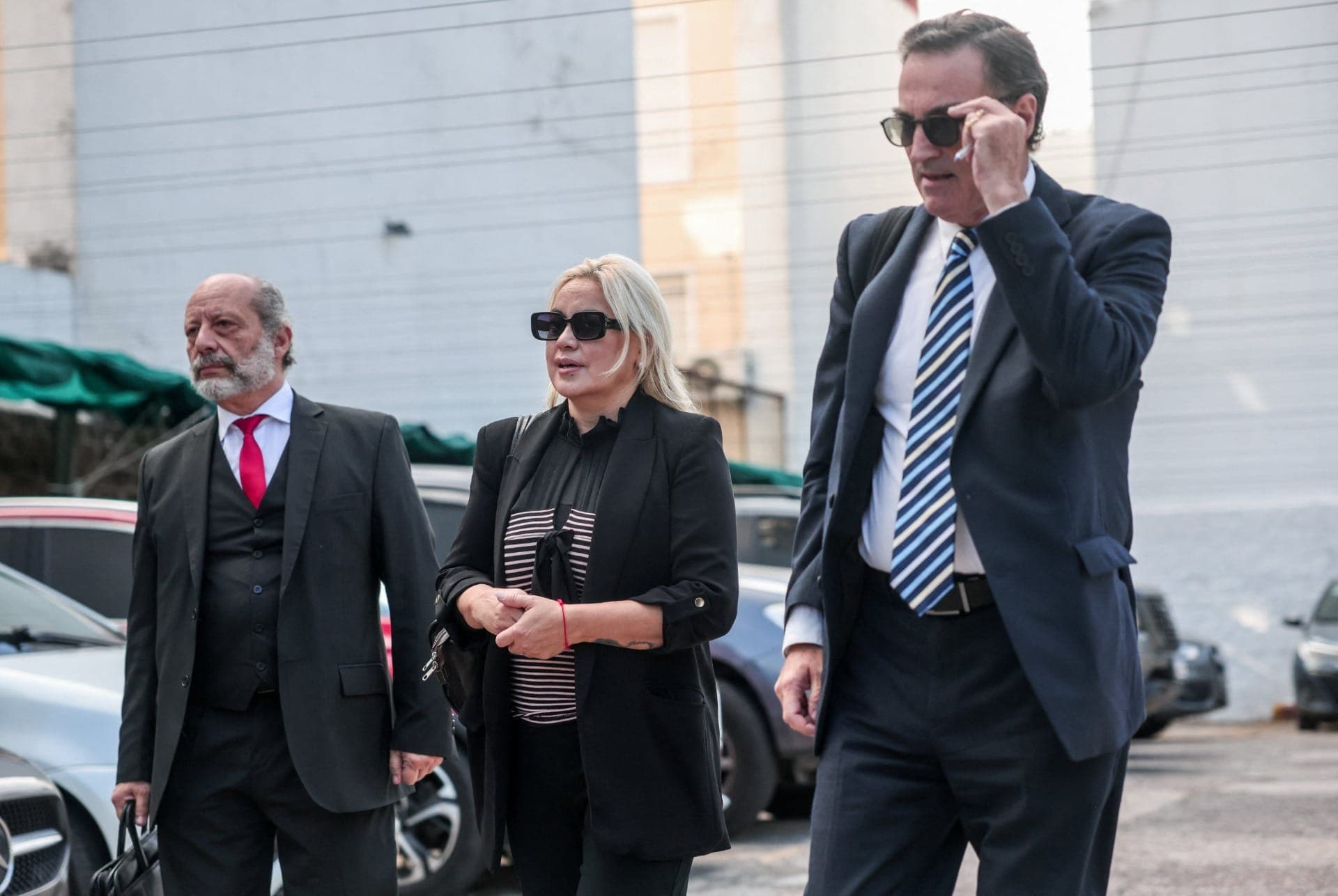 Veronica Ojeda, ex de Maradona, e seus advogados