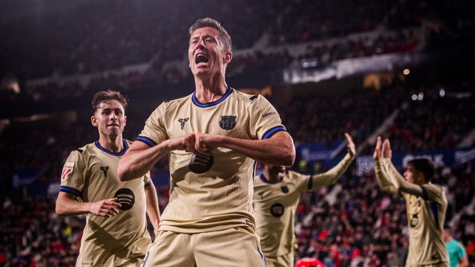 Lewandowski fez um dos gols da vitória do Barcelona