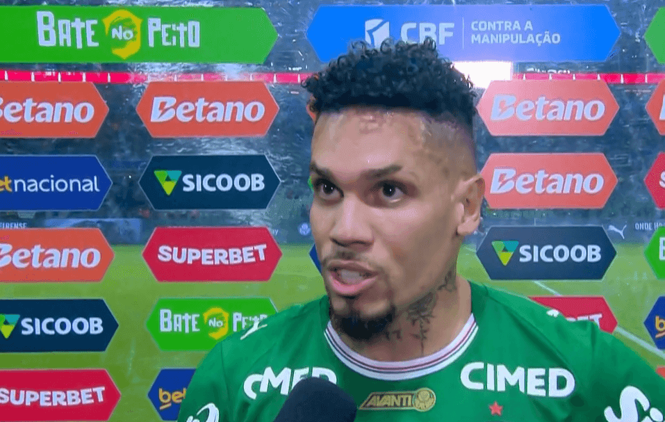 Paulinho dá entrevista após volta aos gramados