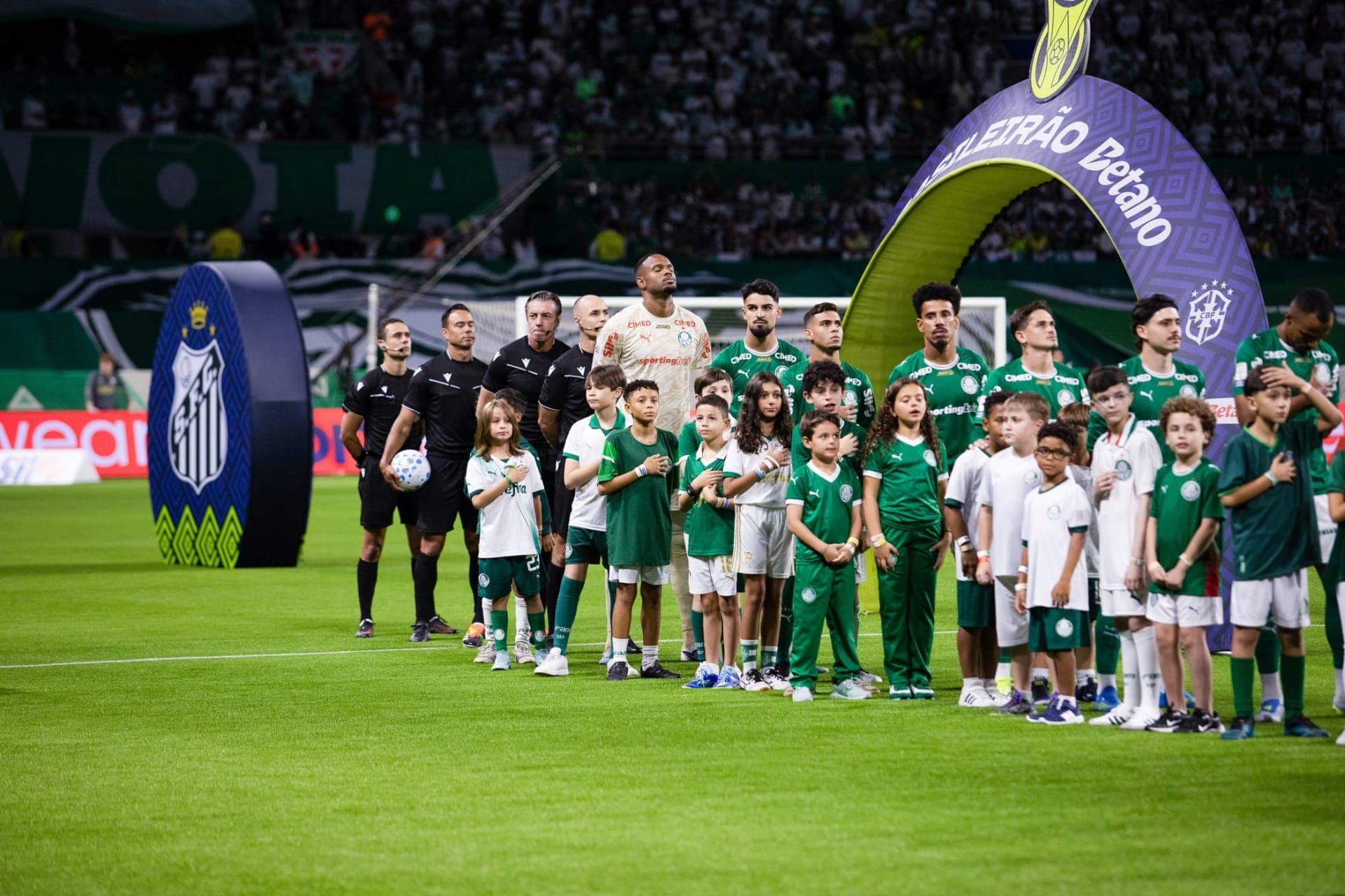 Santos se atrasa e Palmeiras entra para o campo sem adversário, pelo Brasileirão