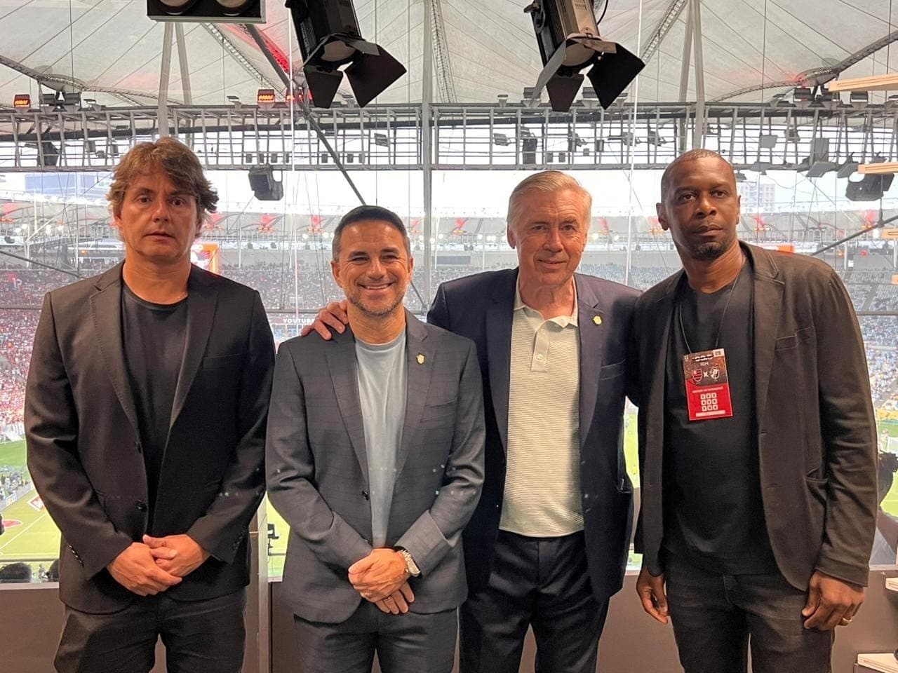 Carlo Ancelotti no Maracanã para acompanhar Flamengo e Vasco