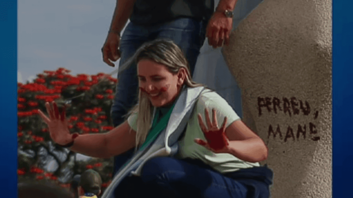 Débora do batom