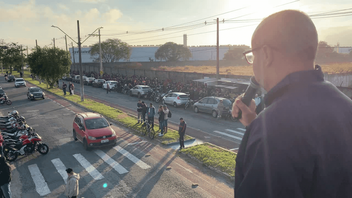 Trabalhadores da Zeentech aprovam estado de greve em Taubaté