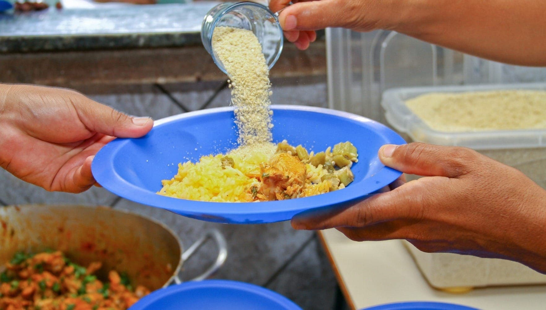 Escolas estaduais de Indaiatuba (SP) ficaram sem merenda, após a Prefeitura rescindir o contrato com a empresa Ômega Alimentação e Serviços Especializados.