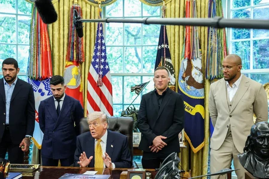 Trump anuncia evento de UFC ao lado do lutador brasileiro Poatan na Casa Branca