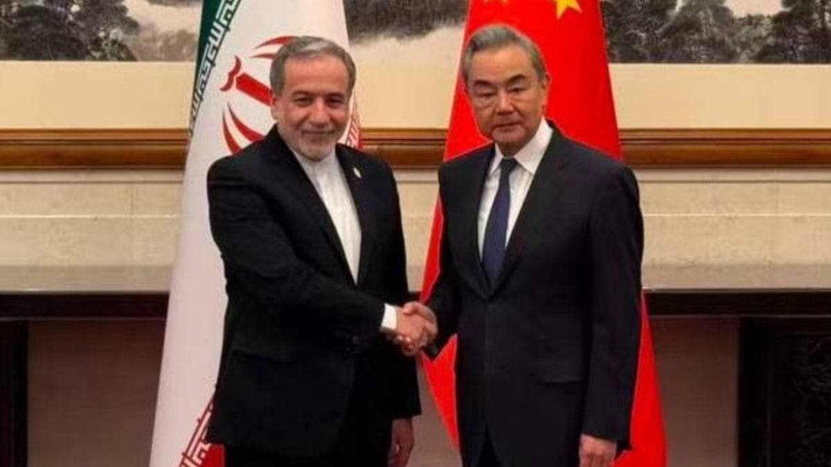 Wang Yi e Abbas Araghchi, chanceleres da China e do Irã