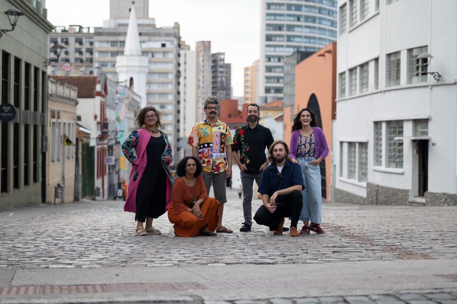 Ailén Roberto, Cadu Cinelli e André Daniel levam histórias e educação aos bairros.