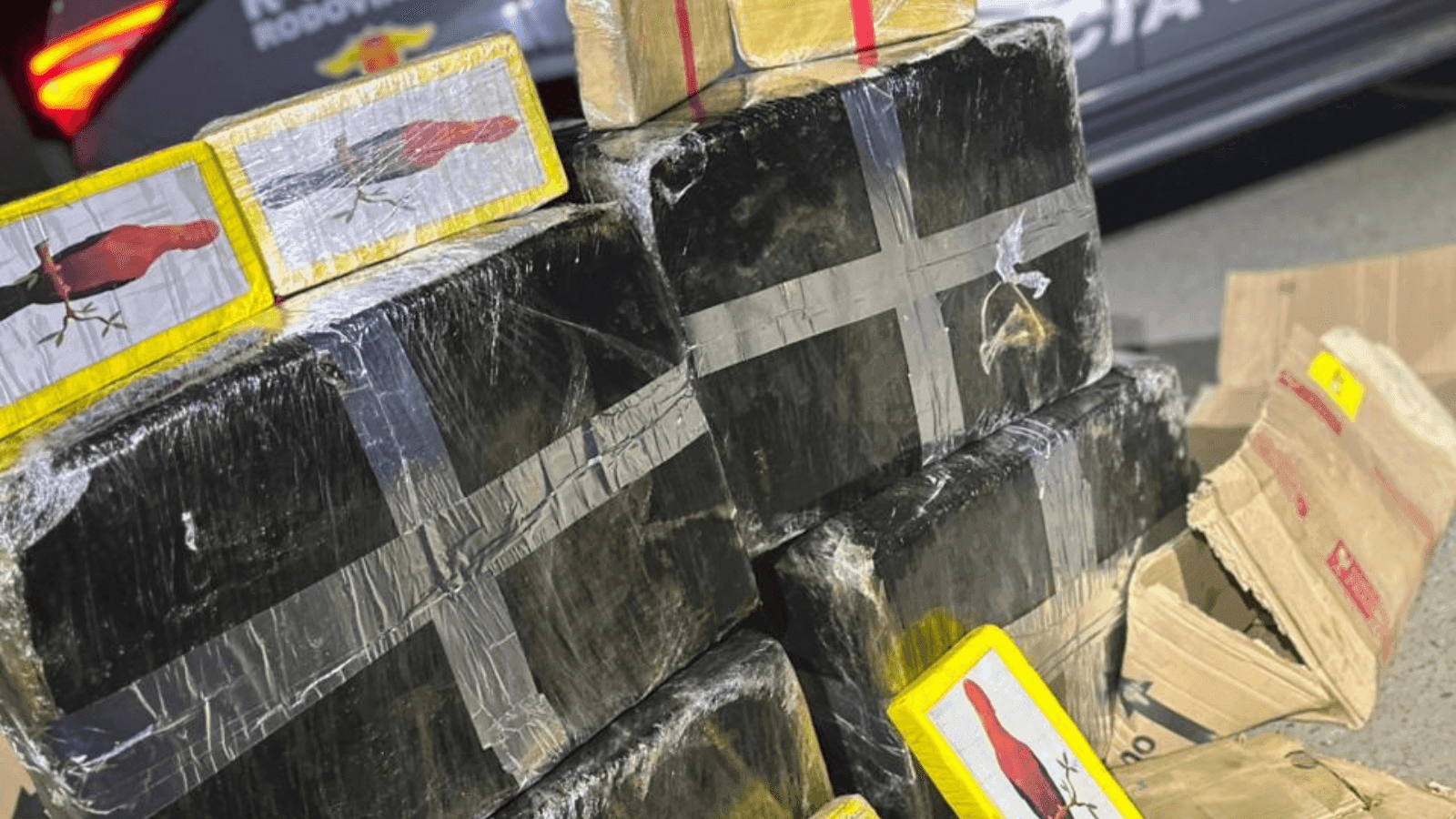 Também foram apreendidos cinco quilos de cloridrato de cocaína