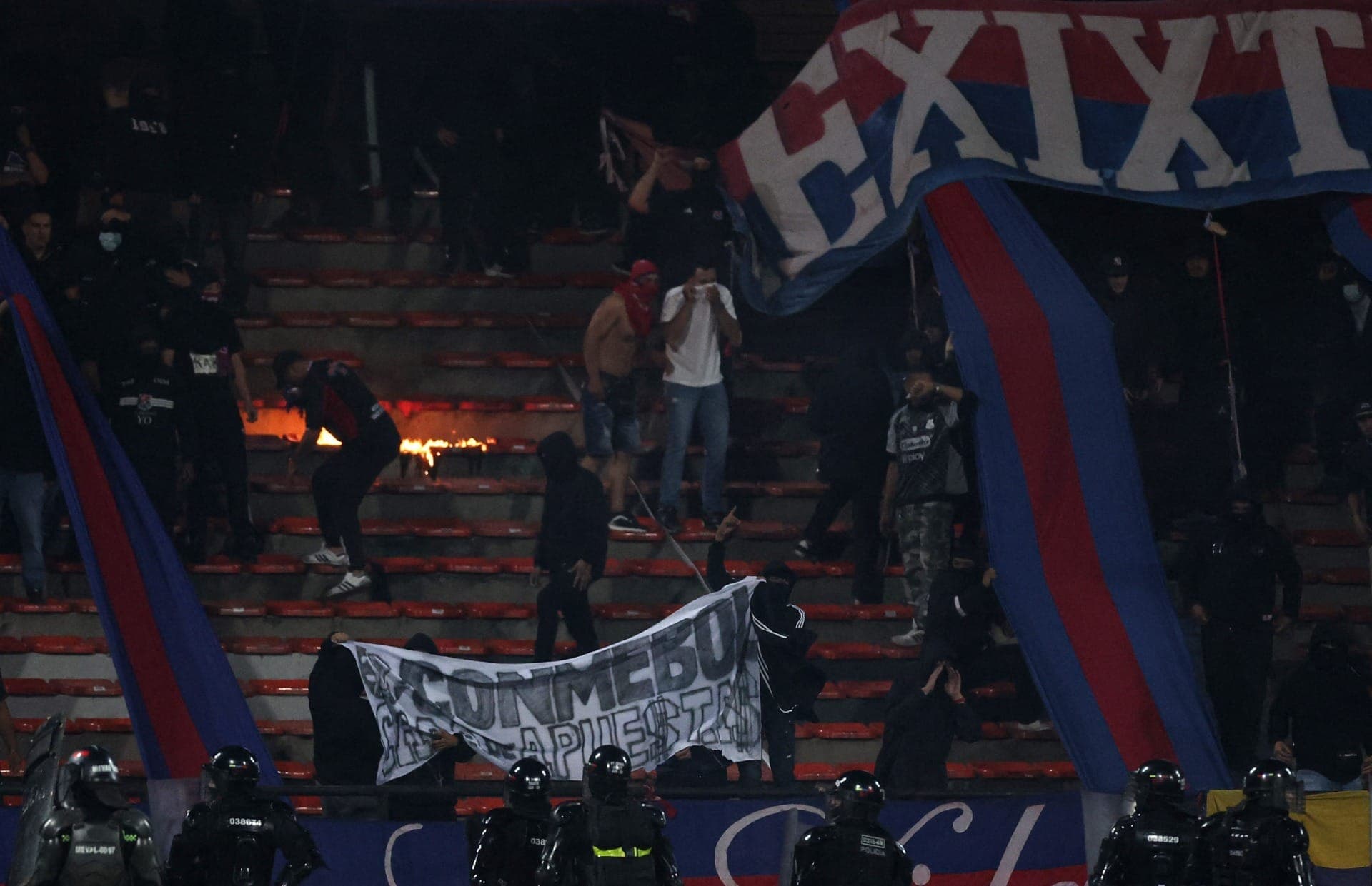 Saiba por que torcida do Medellín invadiu jogo com Flamengo na Libertadores