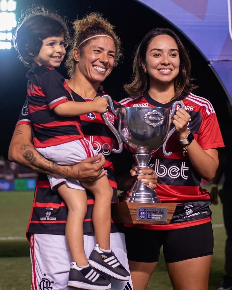 Jogadora do Flamengo, Cristiane é mãe de Bento e Aurora