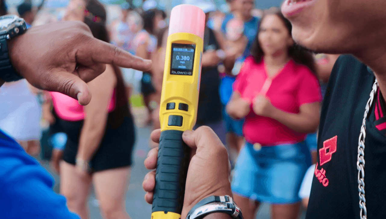 Os testes informais com bafômetro passivo detectam se a pessoa fez uso de álcool sem a necessidade de assoprar o bocal