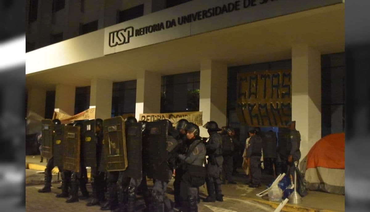 Ação da PM durante ocupação da reitoria da USP