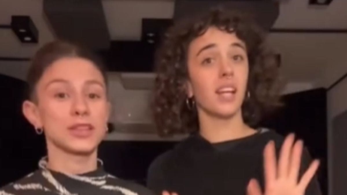 Cantoras de "Atómica" afirmam que música "Choka Choka" é quase idêntica à delas e sugerem falha de produtores no processo de criação.