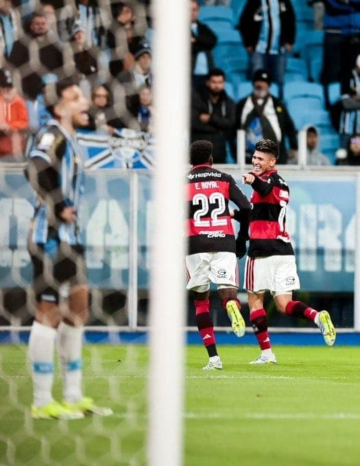 Carrascal comemora gol pelo Flamengo