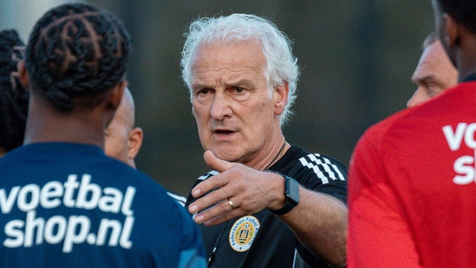 Fred Rutten pede demissão da seleção de Curaçao