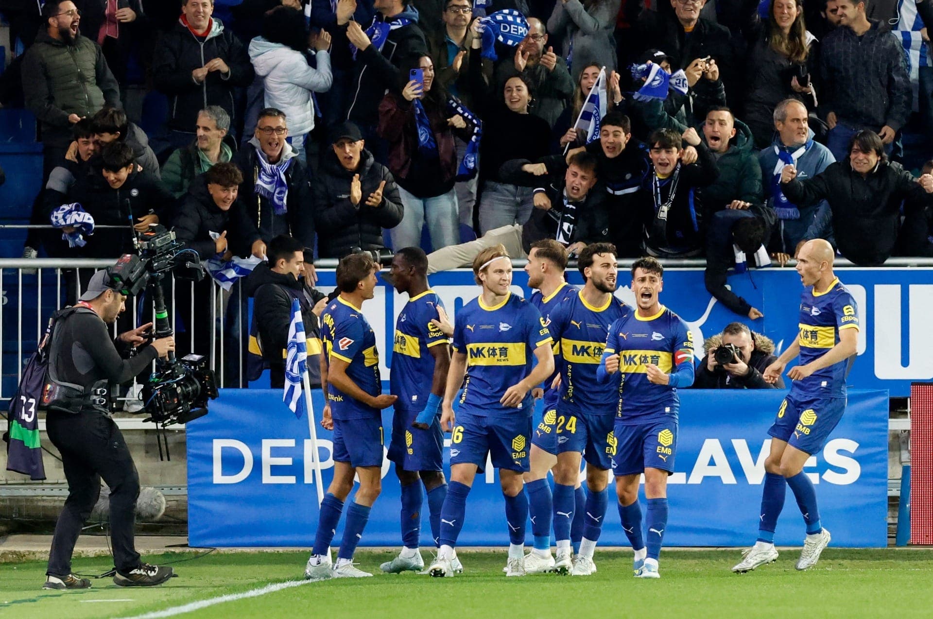 Alavés comemora contra o Barça