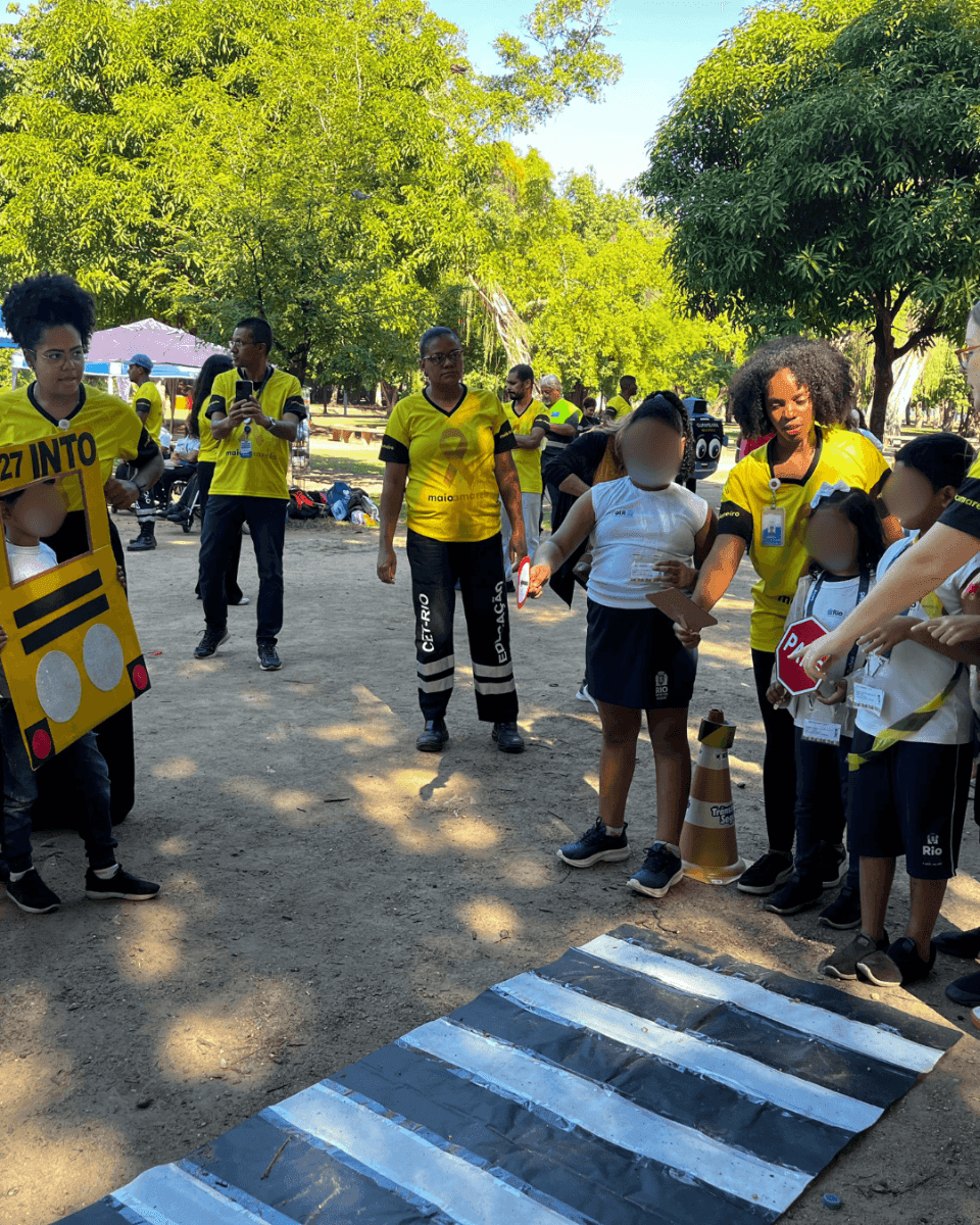 Alunos da rede municipal participam de ação do Maio Amarelo no Rio