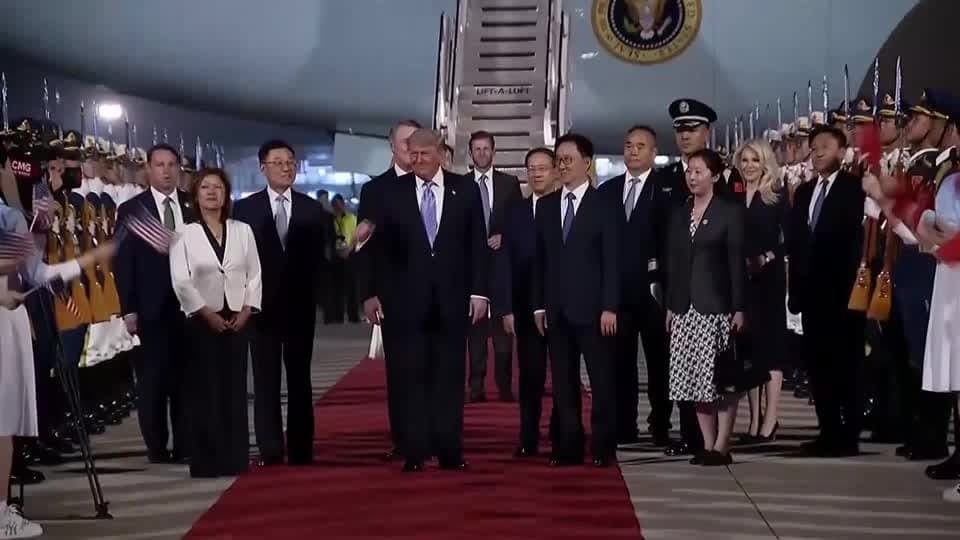 Trump desembarca na China para reunião com Xi Jinping
