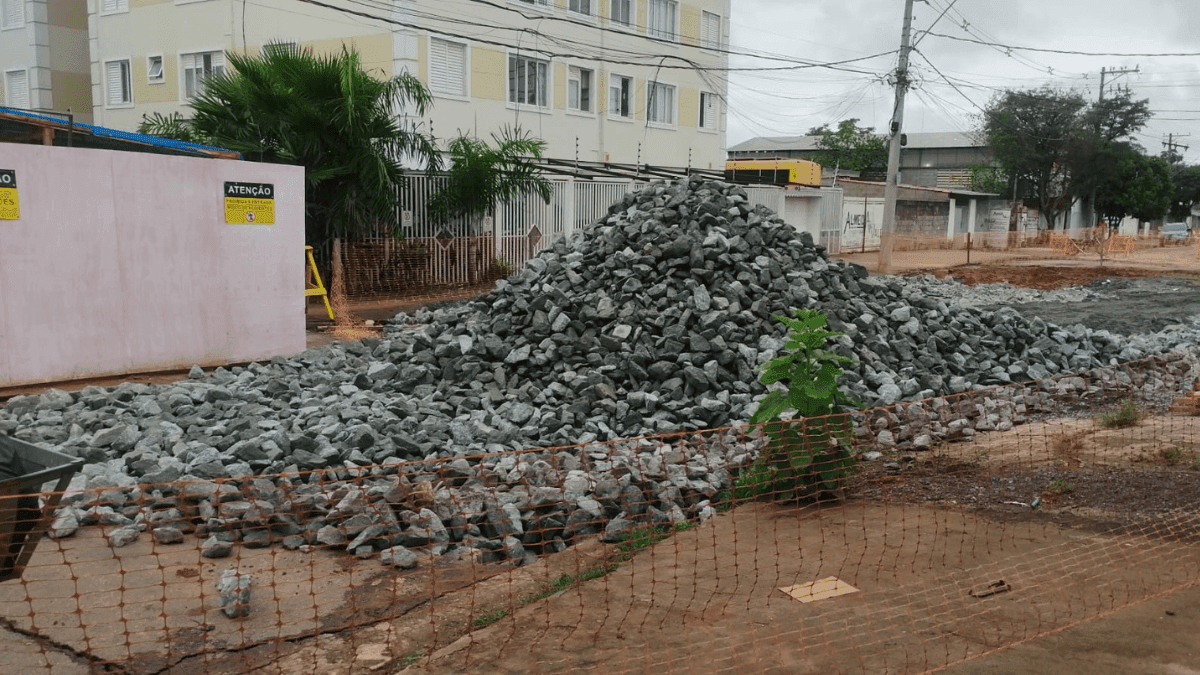 Obras continuam após nova cratera se abrir no Jardim Imperial, em SJCampos