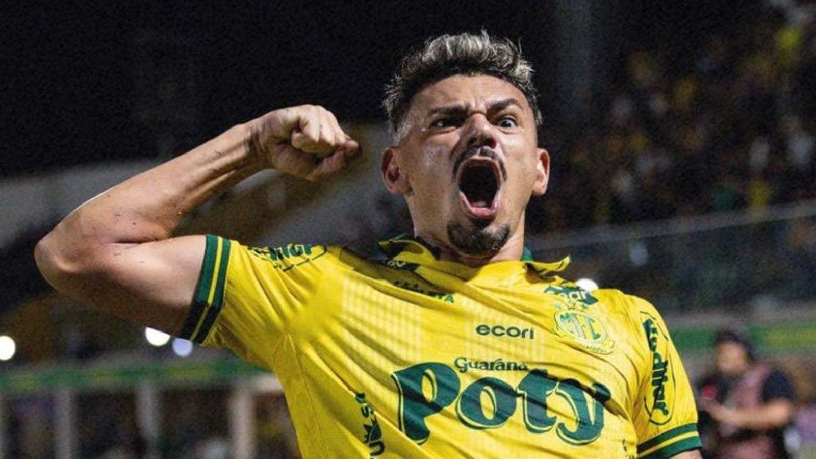 Tiquinho Soares, atacante do Mirassol, comemora gol pelo Leão