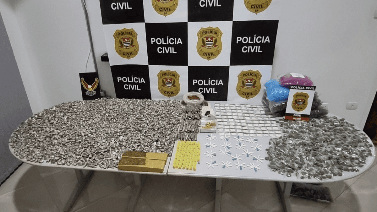 Polícia apreende cerca de 3 mil porções de drogas e prende dupla em Jacareí