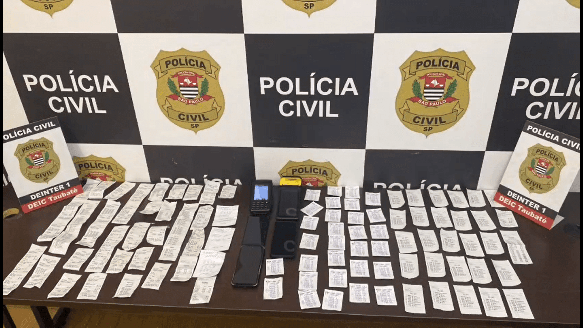 Operação contra " jogo do bicho" apreende celulares e máquinas em Taubaté