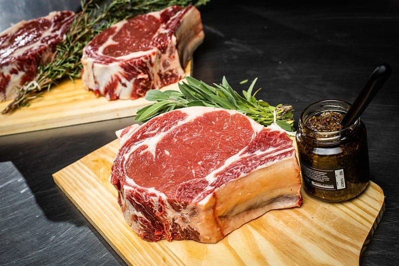 Três frigoríficos são reabilitados a exportar carne bovina para a China