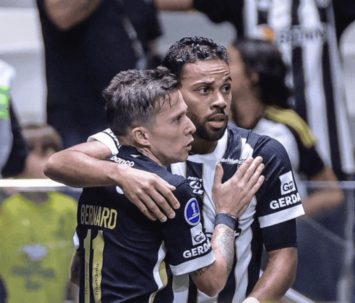 Renan Lodi e Bernard fizeram os gols