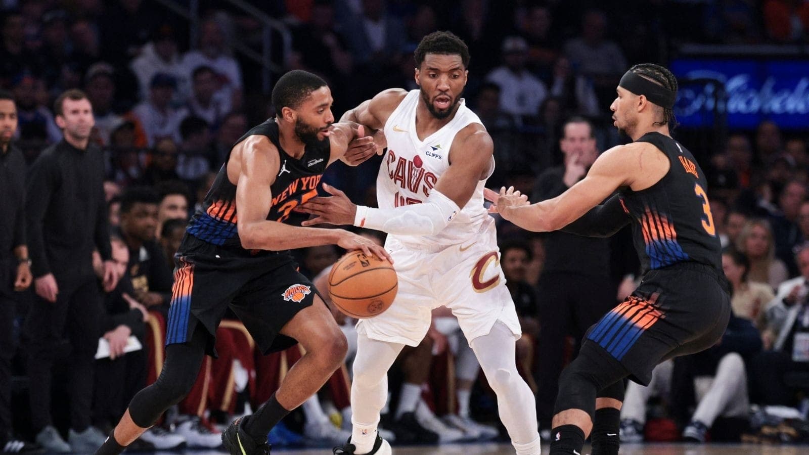 Knicks abrem 2 a 0 contra os Cavaliers