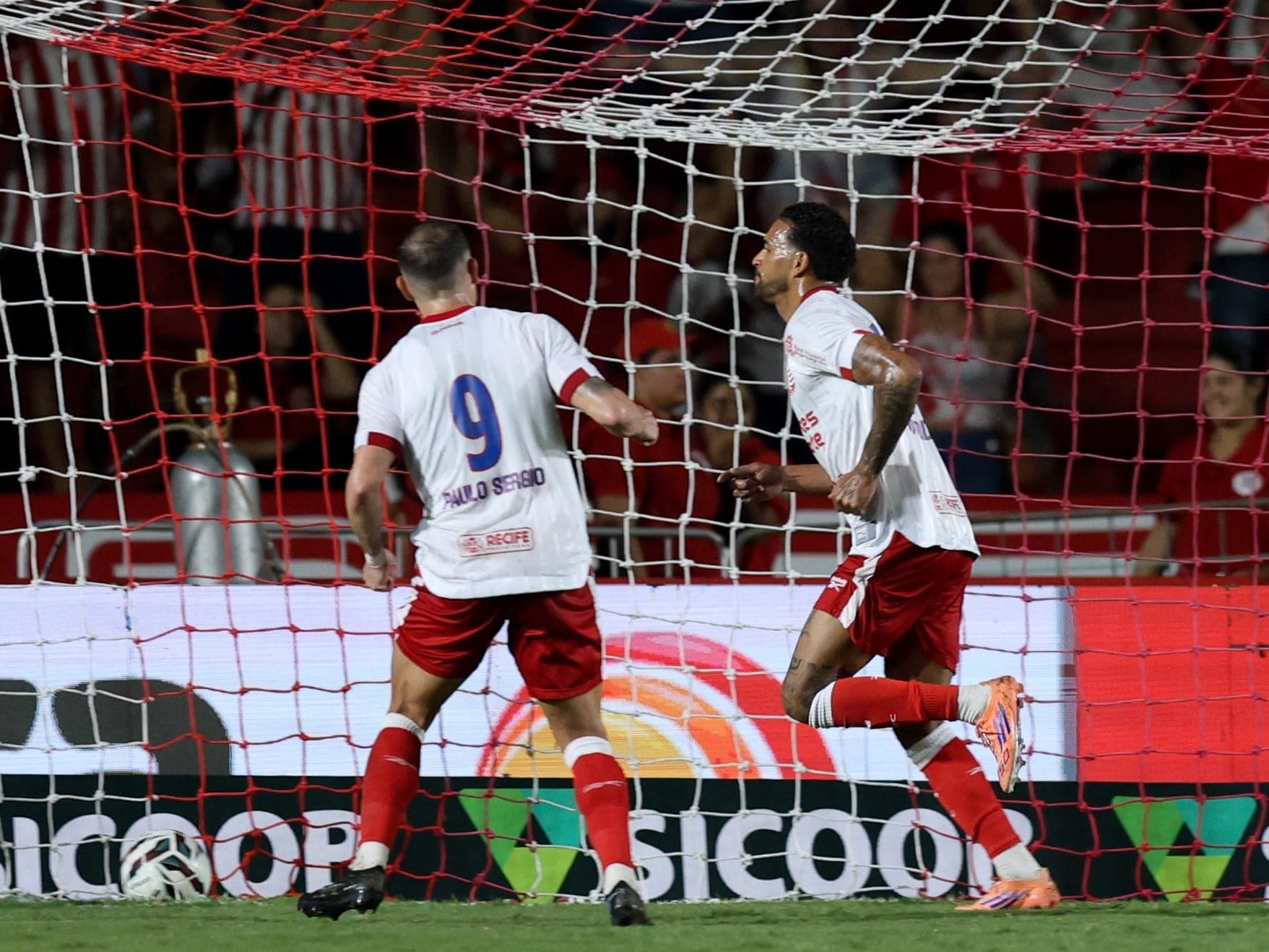 Náutico comemora gol de Junior Todinho