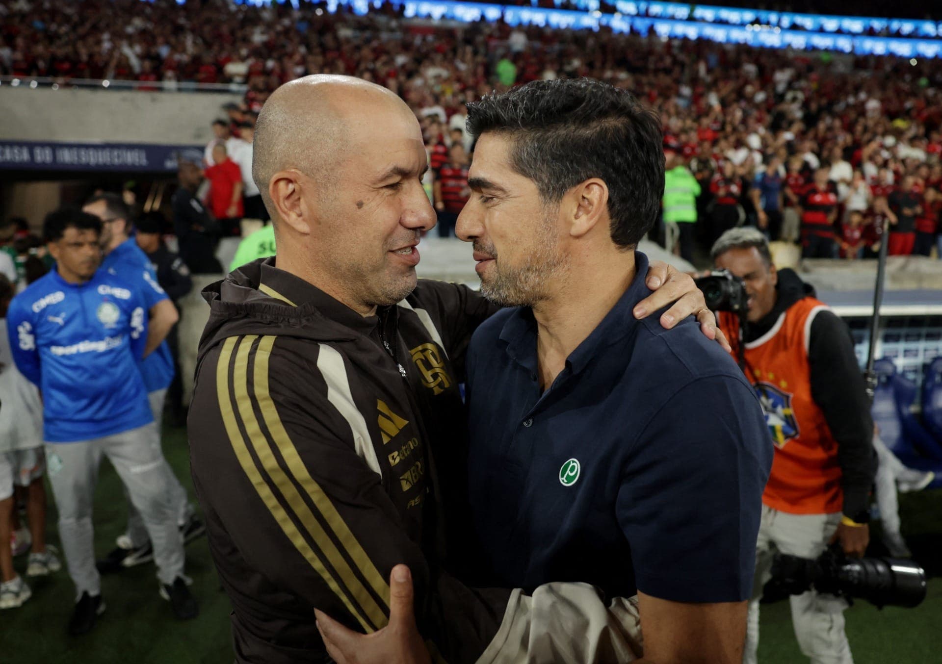 Leonardo Jardim e Léo Pereira antes de Flamengo x Palmeiras
