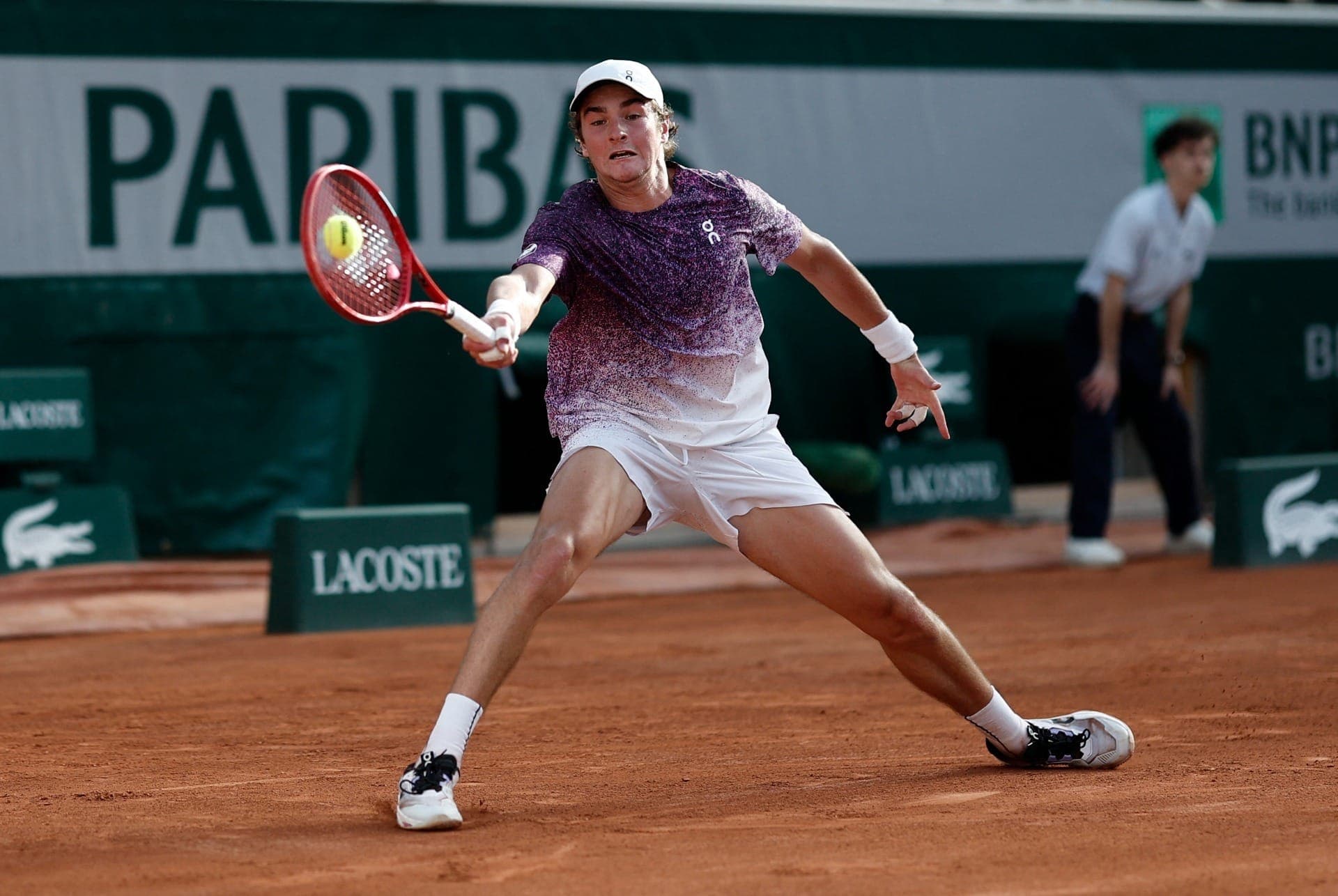 João Fonseca vence Luka Pavlovic em Roland Garros