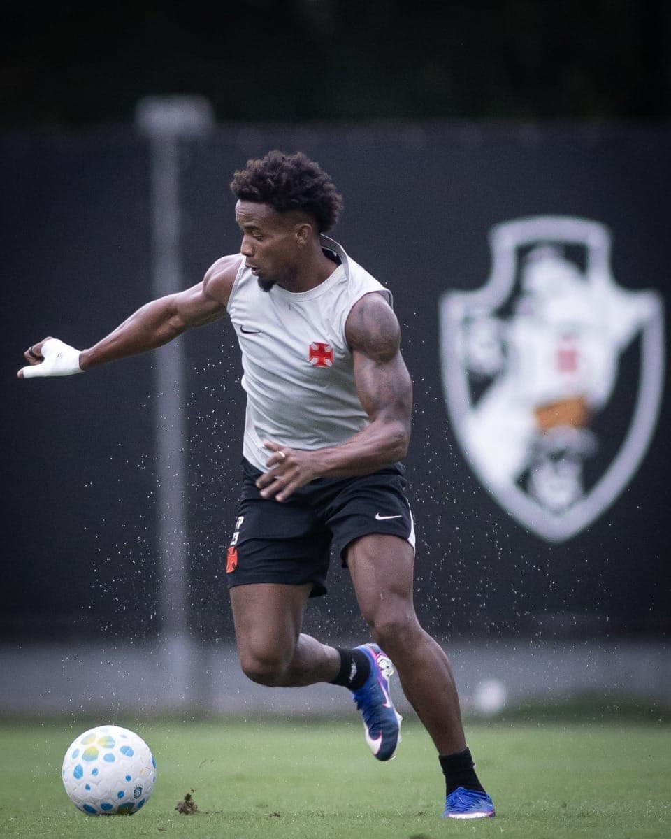 Thiago Mendes volta ao time titular do Vasco diante do Red Bull Bragantino