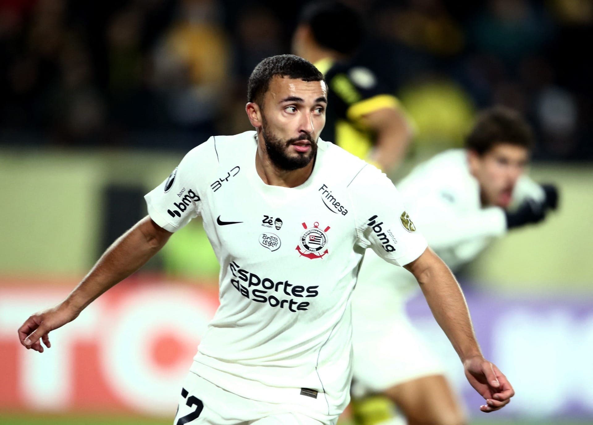 Zakaria Labya comemora gol pelo Corinthians contra Peñarol