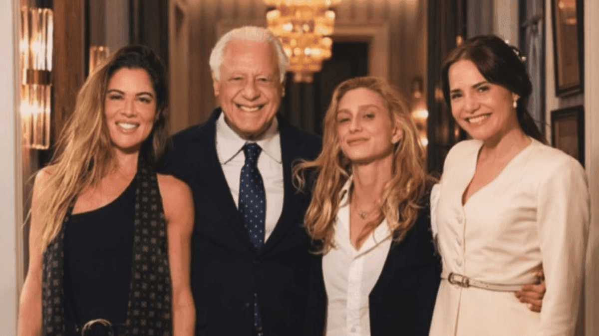 Amora Mautner com elenco de Quem Ama Cuida