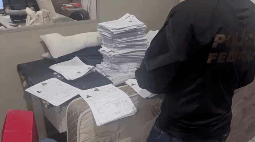 PF faz operação contra esquema de certificados escolares irregulares