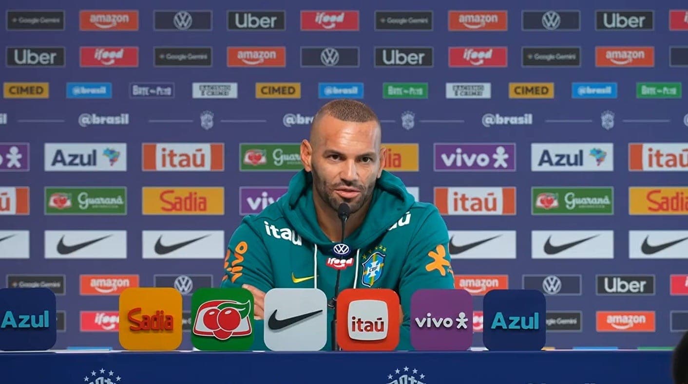 Weverton em entrevista coletiva da Seleção Brasileira