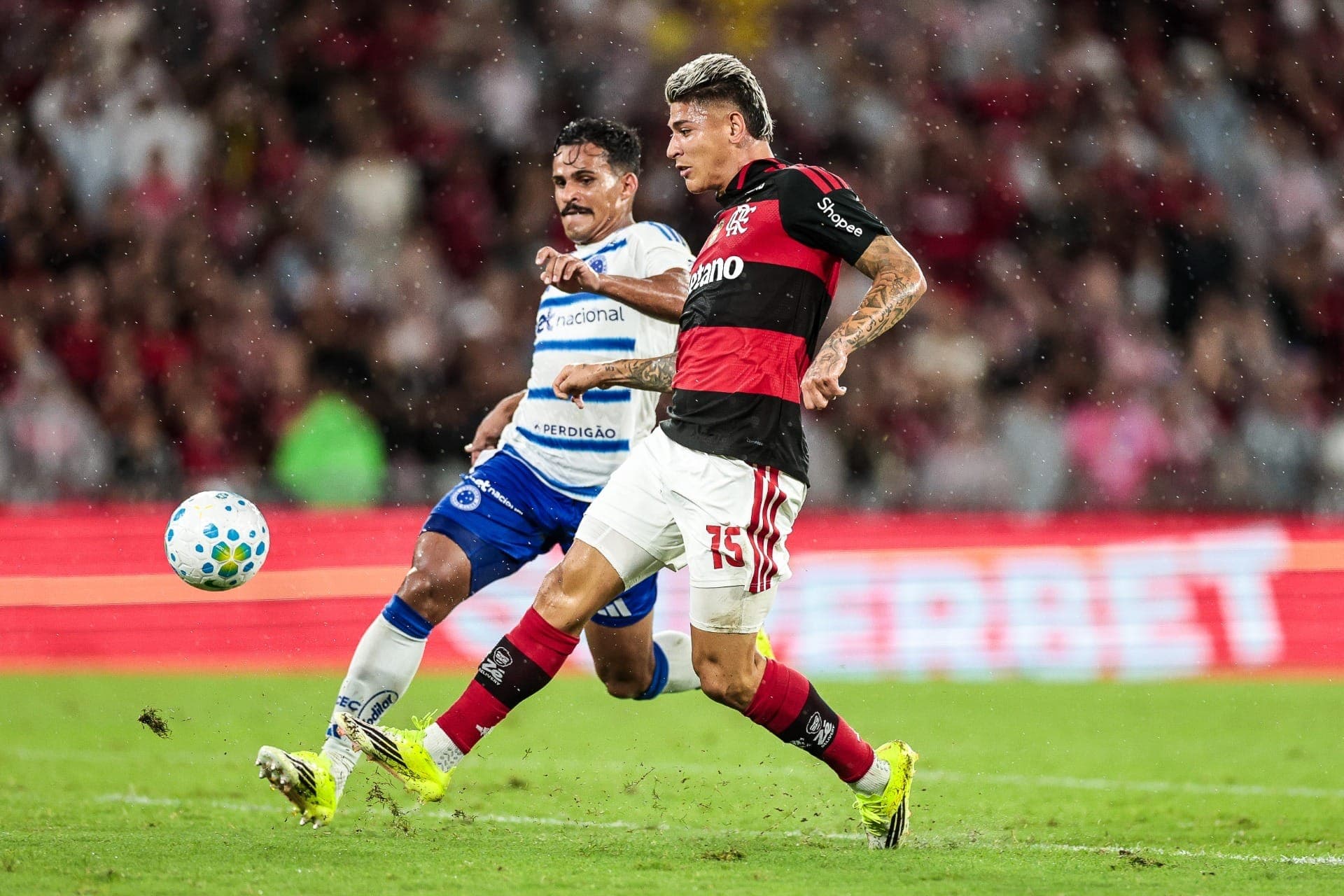 Carrascal, do Flamengo, e Kaiki, do Cruzeiro, pelo Brasileirão