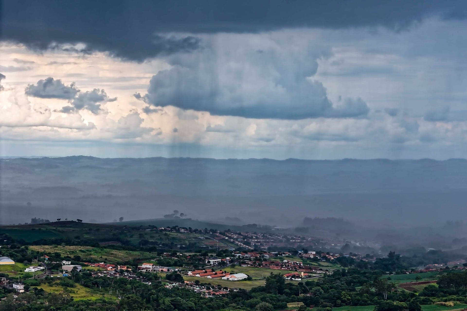 Fim de semana será de chuva na faixa Oeste do Paraná, prevê o Simepar