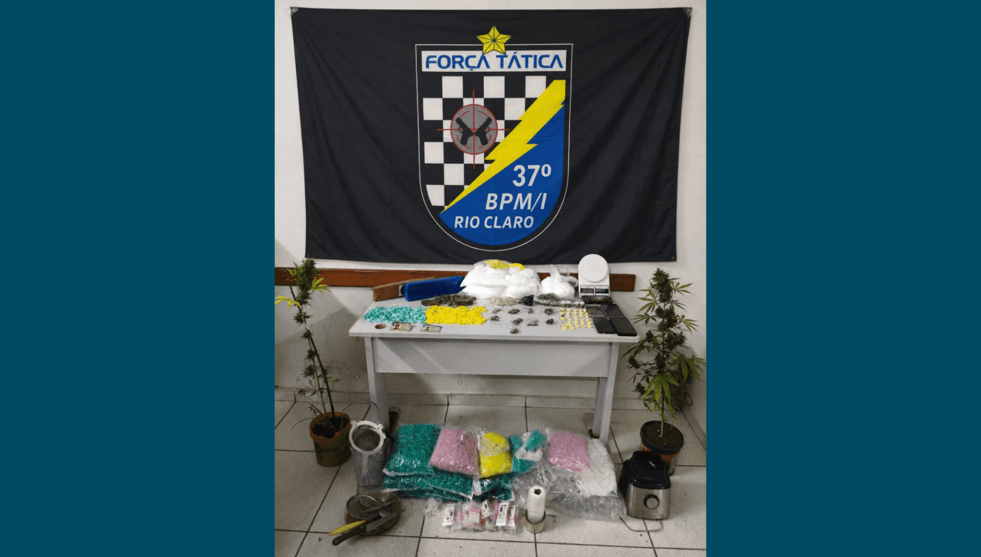 PM encontrou maconha, crack e cocaína na casa do procurado