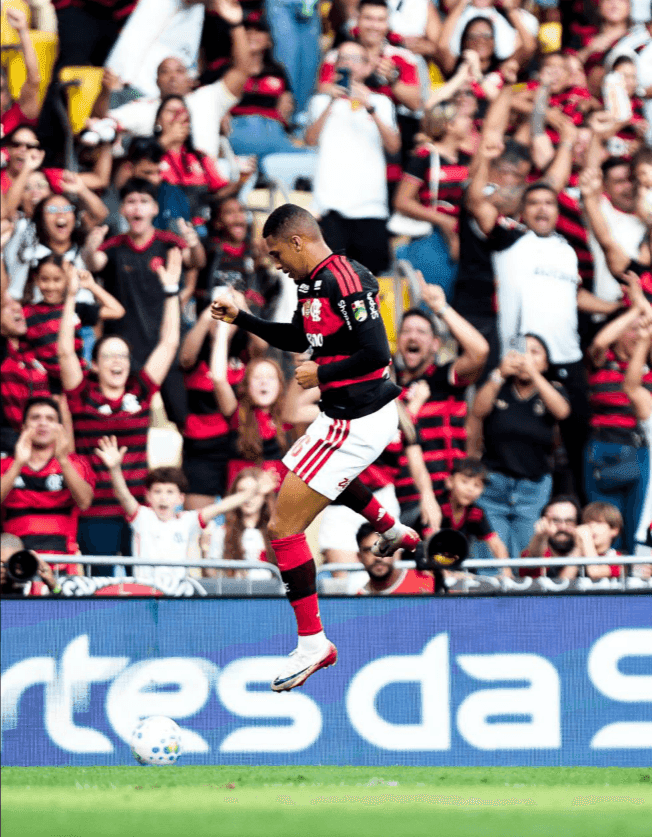 Samuel Lino comemora gol do Flamengo